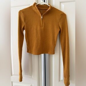 Long sleeve cropped sweater top